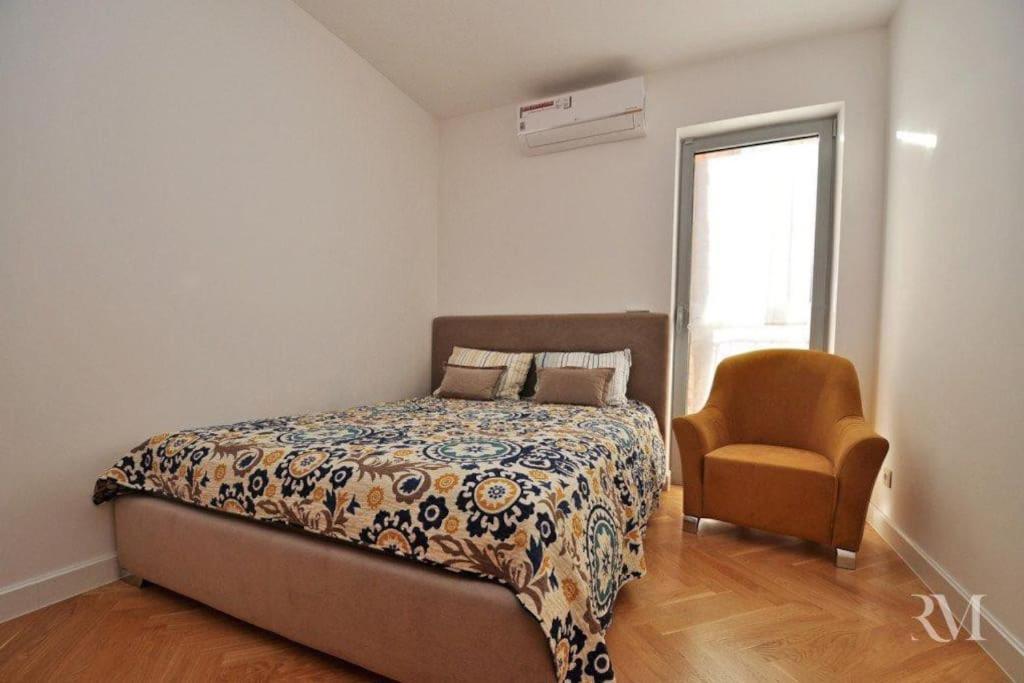 Ds Apartment Dobrota Bagian luar foto